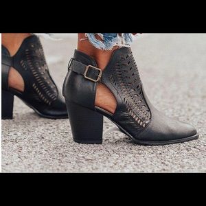 Women’s Black Bootie Sz 9 New